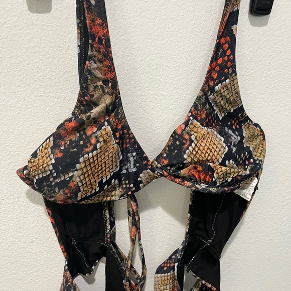 PRETTY LITTLE THINGS BLACK GOLD ORANGE SNAKESKIN TWIST TOP CUT OUT MONOKINI - Picture 2 of 7
